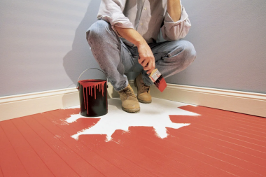 Как красить пол деревянный и бетонный: основные правила